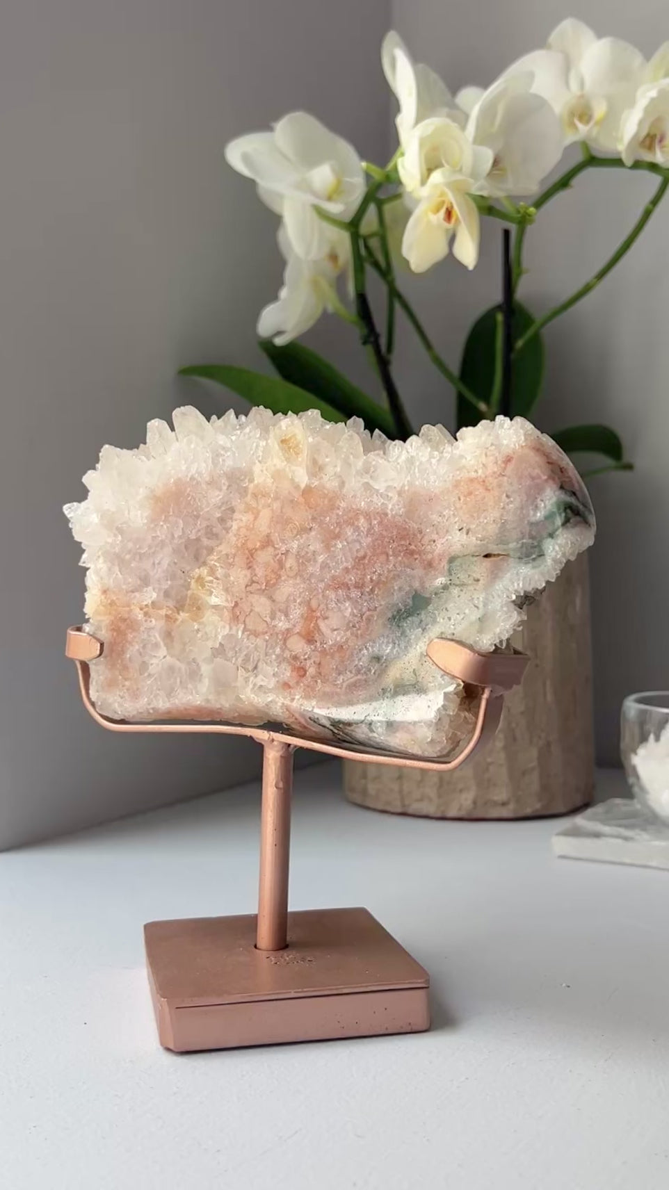 Video of Heulandite Pink Quartz on stand by Pietra Studio Milano